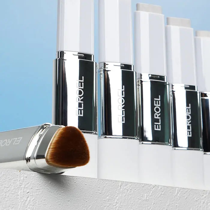 Elroel Blanc Cover Cream Stick Fair, hydraterende foundation stick die zich aanpast aan de huidskleur, foto 4 van 4