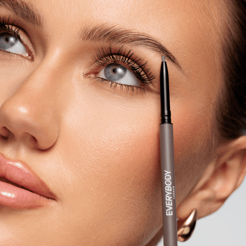 Everybody London Brow Definer Dark Brown, wenkbrauwpotlood met spoolie, foto 3 van 6
