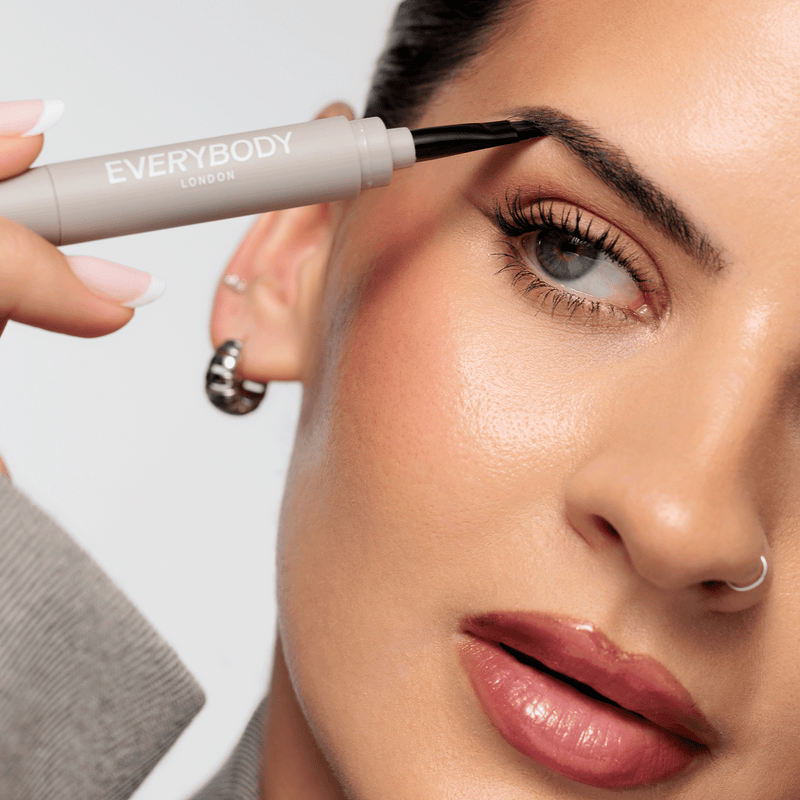 Everybody London Brow Pomade with Brush Dark Brown, 2-in-1 wenkbrauw pomade met kwastje, foto 3 van 4