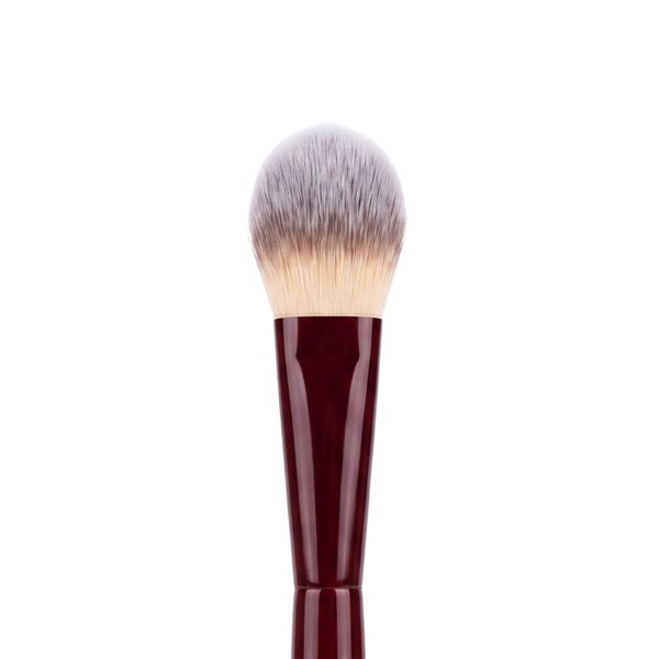 Boozyshop Flawless Multi Face Brush, primo piano della testina del pennello su sfondo bianco
