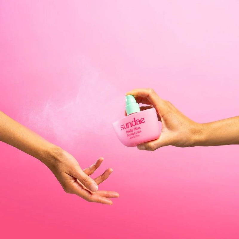 Sundae Body Mist Always Late, body mist met geur van donkere kers, jasmijn en ambroxan