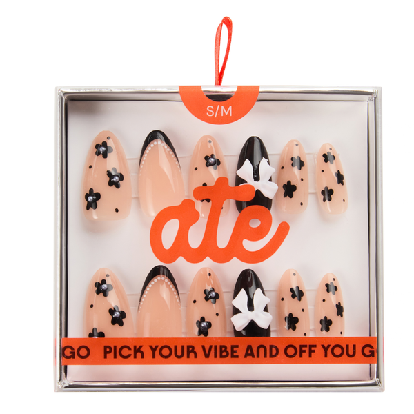 ATE Press On Nails Dress Code S/M, herbruikbare nepnagels met amandelvorm en French design