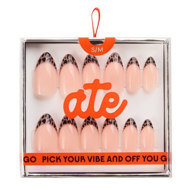 ATE Press On Nails Out Of Line S/M, herbruikbare press-on nagels met nude basis en zwarte animal-print french tips