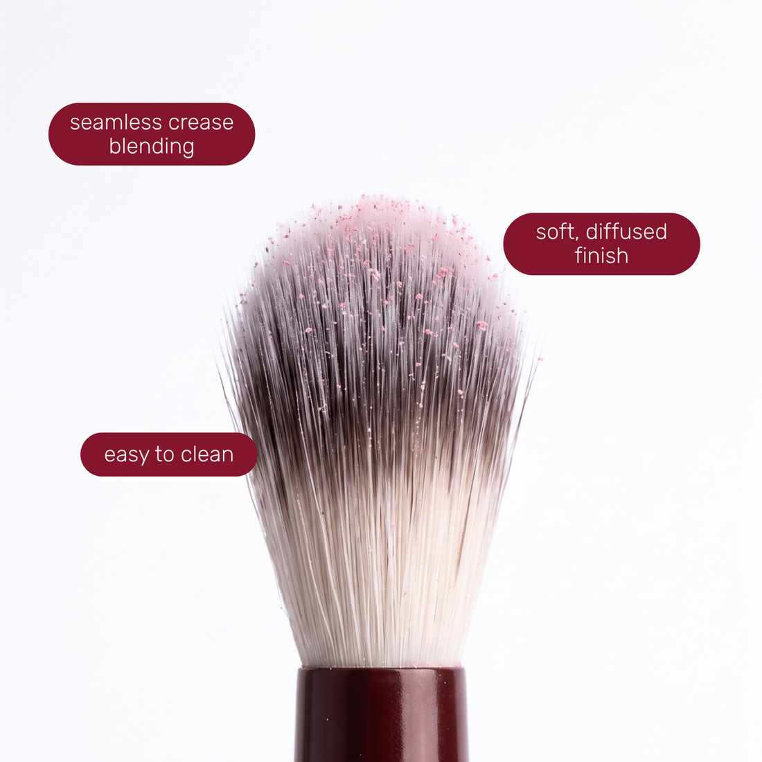 Testina del Boozyshop Flawless Blended Crease Brush con etichette di testo sull'uso