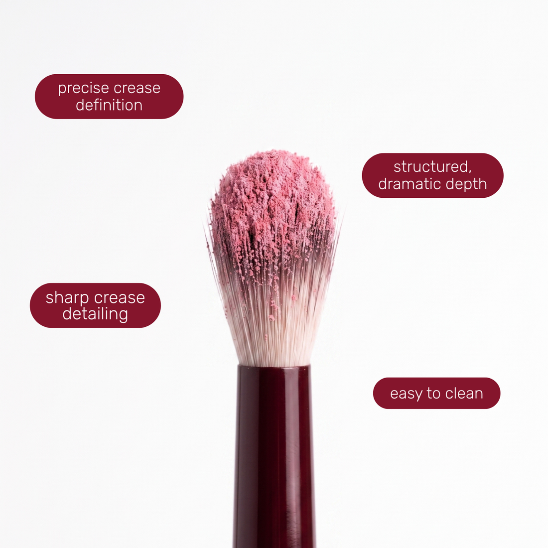 Testina del Boozyshop Flawless Defined Crease Brush con etichette di testo sull'uso
