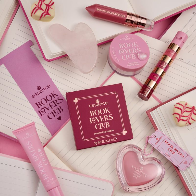 Essence Book Lovers Club Lip Mask 01 Chapter: First Kiss, een lipmasker met aardbeiengeur en glanzende finish