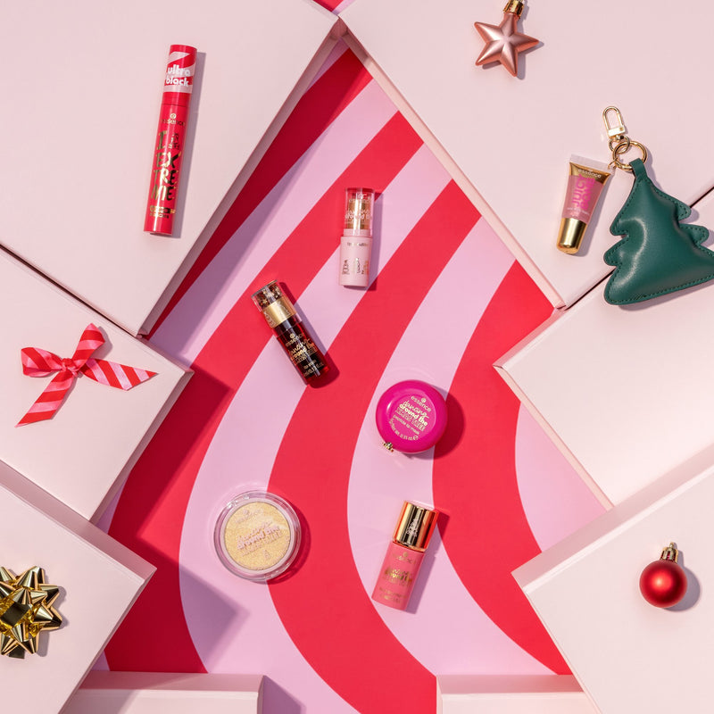 Essence Dancing Around the Xmas Tree Lip Stain 01 Ho-ho-hop!, vloeibare lip stain met roze-rode tint