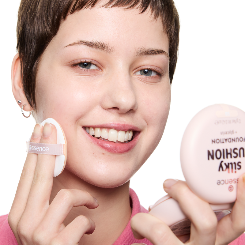 Essence Silky Cushion Foundation 158, foundation met zijdeachtige finish, foto 4 van 9
