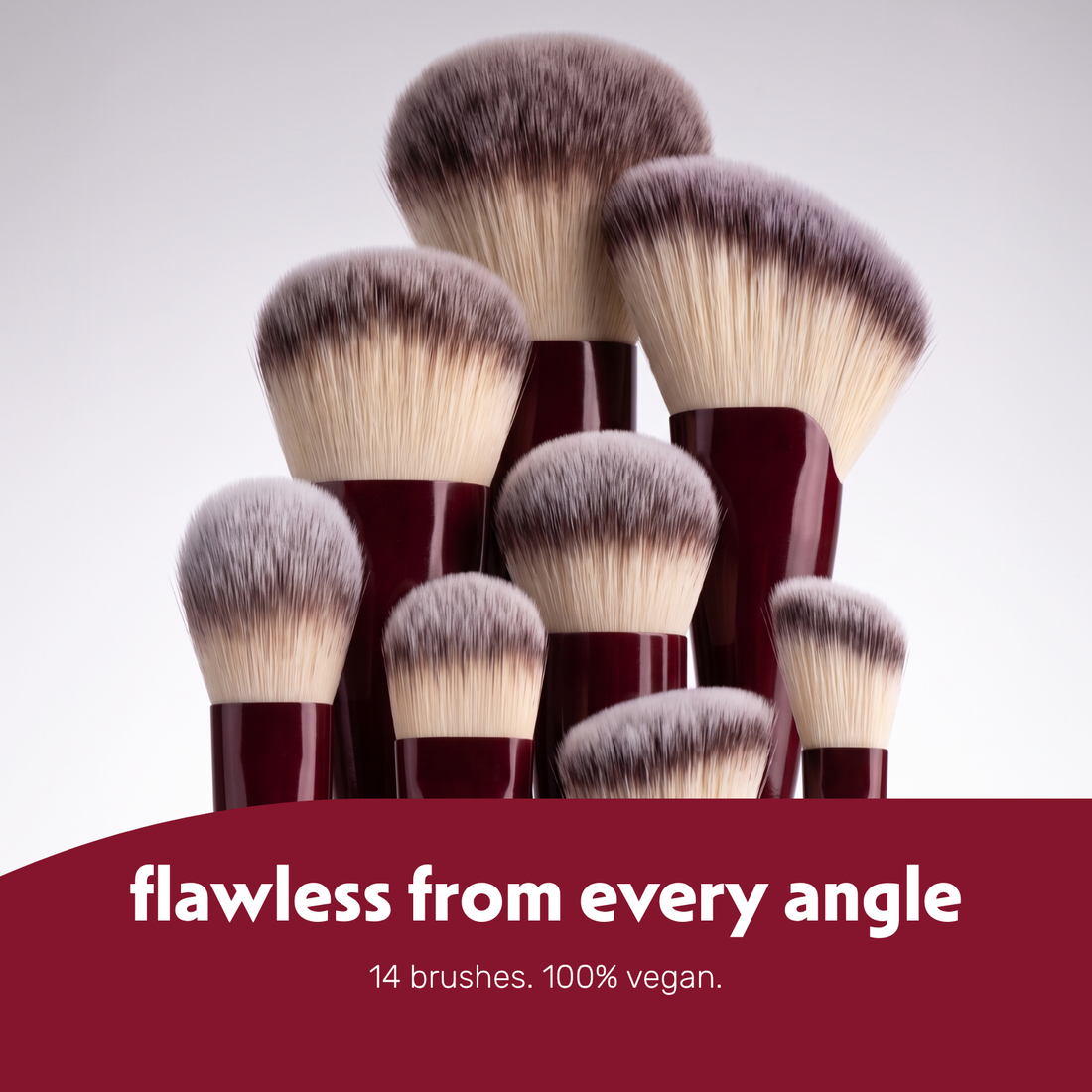 I quattordici pennelli della linea Boozyshop Flawless uno accanto all'altro
