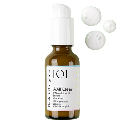 Flesje Geek & Gorgeous Aall Clear serum met witte pomp en druppels serum, op witte achtergrond