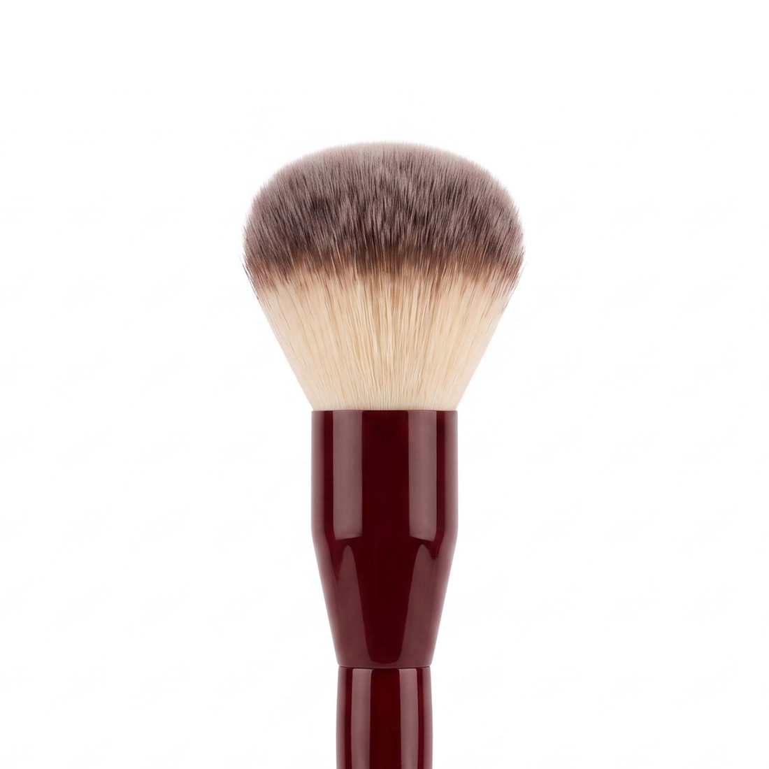 Boozyshop Flawless Powder Brush, primo piano della testina del pennello su sfondo bianco
