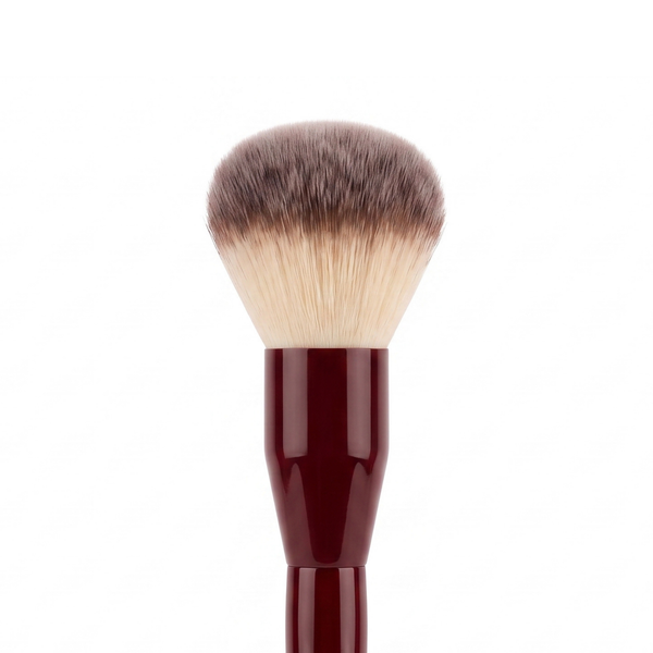Boozyshop Flawless Powder Brush, primo piano della testina del pennello su sfondo bianco