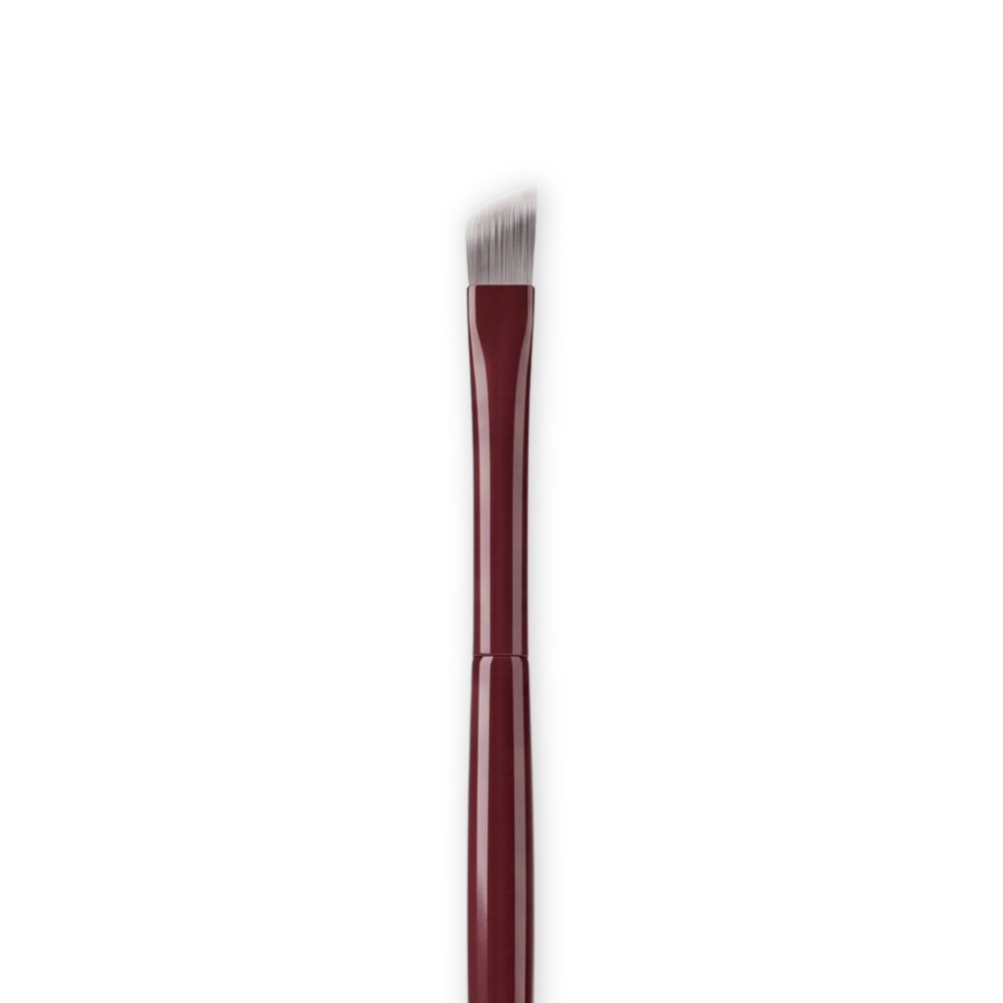 Boozyshop Flawless Precision Angle Eye Brush, primo piano della testina obliqua del pennello su sfondo bianco
