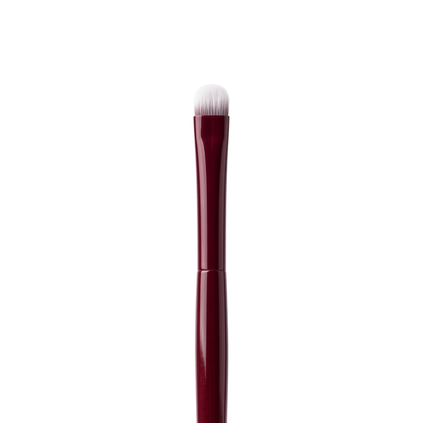 Boozyshop Flawless Smudge Brush, primo piano della testina del pennello su sfondo bianco