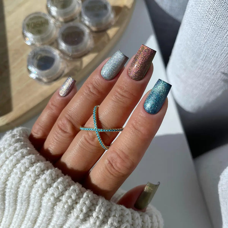 Yoshi Cat Eye Dust 4, nagelpoeder voor cat eye en holografische effecten, foto 2 van 7